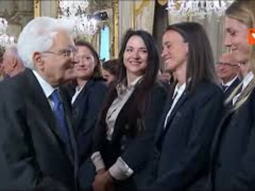 Mattarella riceve in Quirinale la nazionale della squadra di calcio femminile dopo gli europei