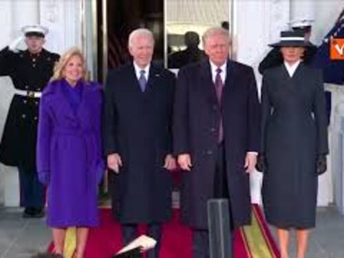 Inauguration day, Jill Biden in viola come Kamala Harris nel 2021