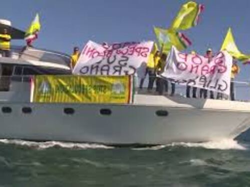 Blitz agricoltori Coldiretti al porto di Manfredonia contro il falso made in Italy