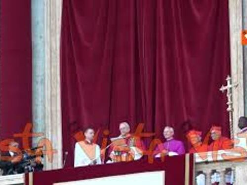Elezione Papa leone XIV, sulla loggia di San Pietro accanto a Prevost anche Parolin e Puljić