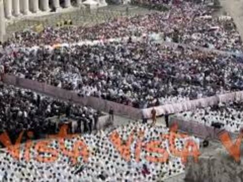 In migliaia a San Pietro per la Messa di insediamento di Papa Leone XIV
