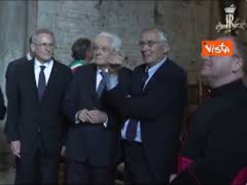 Zaia dona a Mattarella il leone di San Marco in vetro di Murano