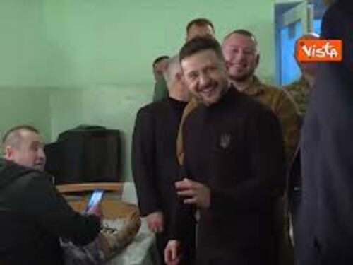 Rutte e Zelensky a sorpresa in visita ai soldati feriti a Odessa