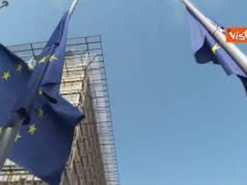 Deraglia funicolare a Lisbona, bandiere a mezz'asta su palazzi istituzioni Ue per onorare vittime