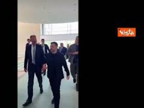Merz accoglie a Berlino Zelensky per partecipare ai colloqui online con Trump