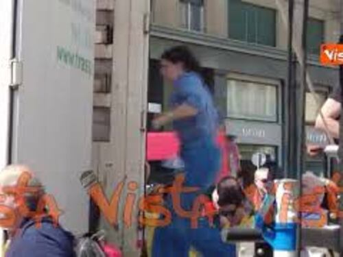 Bonelli, Landini, Schlein e Fratoianni leggono articoli della Costituzione in piazza contro l'odio