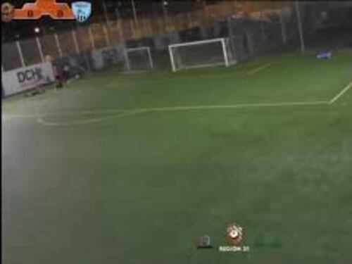 Guerra Ucraina, Zelensky mostra esplosione a Kharkiv durante una partita di calcio