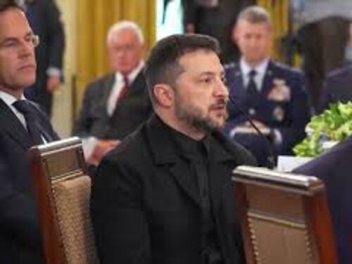 Zelensky alla Casa Bianca in giacca, i toni più distesi dopo l'incontro-scontro di febbraio