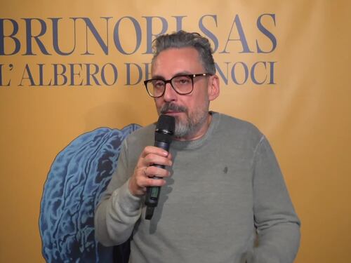 Brunori Sas, il cantautore che a Sanremo canta luci e ombre della paternità