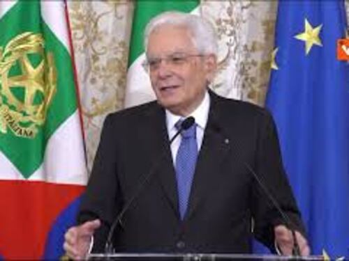 Mattarella a nazionale di calcio femminile: Ottenuto il vostro trofeo, scritta bella pagina di sport