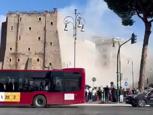 Roma, il crollo della Torre de' Conti in diretta