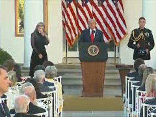 Trump conferisce la Medal of Freedom postuma a Charlie Kirk nel giorno del suo compleanno