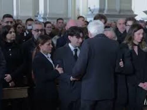 Carabinieri morti nel Veronese, Mattarella abbraccia i familiari a funerali di stato a Padova
