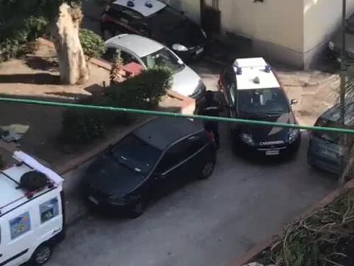 Pozzuoli, gli abitanti del rione: "Ci dobbiamo sfogare, altrimenti andiamo a fare le rapine"