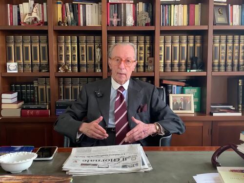 La destra cammina, la sinistra zoppica