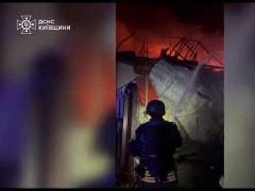 Guerra Ucraina, droni russi su un grattacielo a Kiev, 12 feriti e decine di evacuati