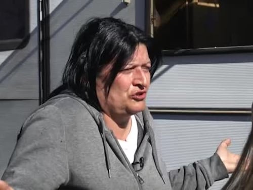 Ha diritto a una casa popolare, ma da anni vive in un camper