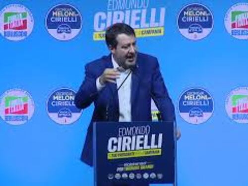 Salvini a Napoli: Se non ti piace il calcio e San Gennaro torna a casa tua
