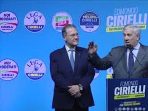 Tajani ricorda Berlusconi a comizio Napoli, la platea grida: "Silvio, Silvio"