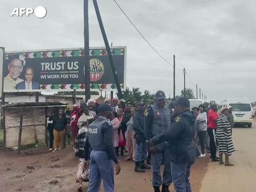 Sparatoria di massa in Sudafrica, caccia all'uomo