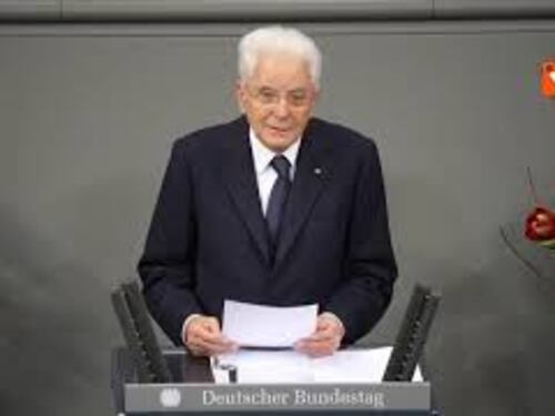 Mattarella a Berlino: Ci sono troppi "Dottor Stranamore" che "amano la bomba"