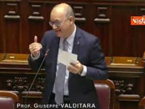 Educazione sessuale a scuola, scontro in Aula tra opposizione e Valditara: “Sfruttate i femminicidi”