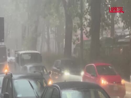 Maltempo, forte pioggia a Milano