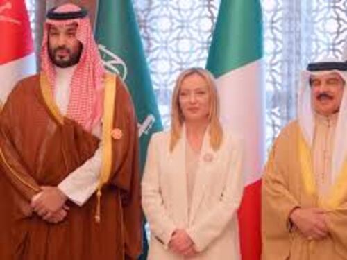 Meloni partecipa a Vertice cooperazione del Golfo in Bahrein, immagini