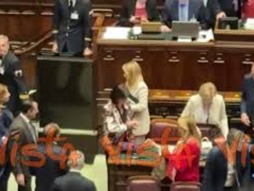 Meloni lascia la Camera al termine delle comunicazioni in Aula sul Consiglio Ue