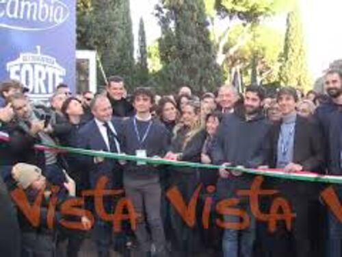 Atreju 2025, il taglio del nastro per la kermesse di FdI nei giardini di Castel Sant'Angelo