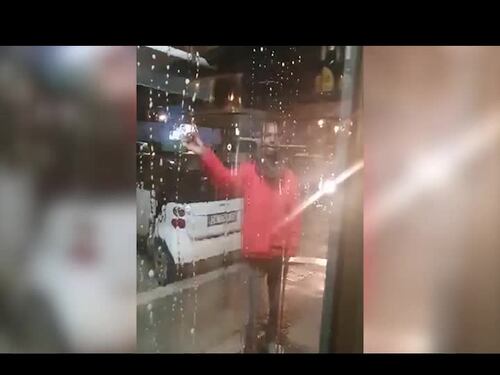 Tiburtina, avventori di una pizzeria ostaggio di un migrante ubriaco