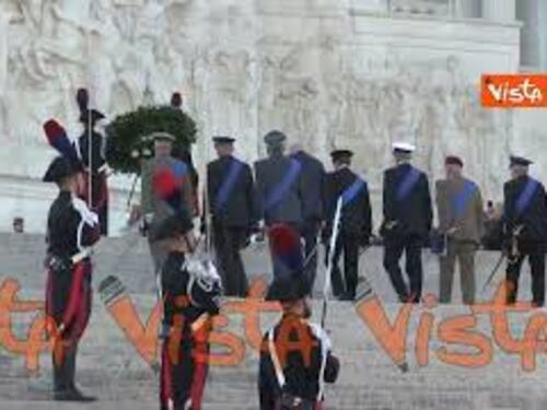 Giornata ricordo caduti militari, il Ministro Crosetto rende omaggio al Milite Ignoto al Vittoriano