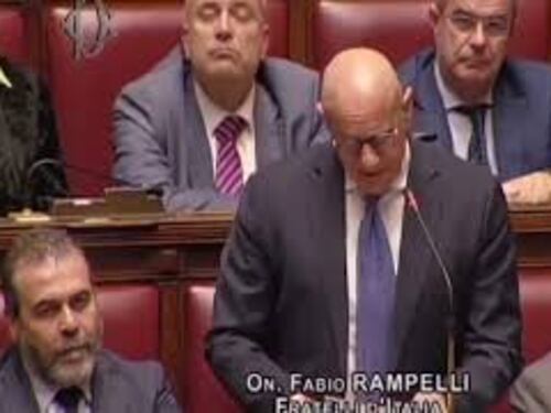 Rampelli (FdI) risponde a opposizione citando 'La Terrazza' di Scola: "A che ora la Rivoluzione?"