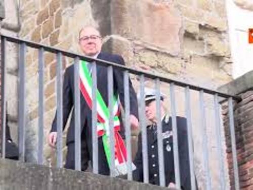 Verdone "sindaco per un giorno", la banda dei Vigili suona "Un sacco bello" al Campidoglio