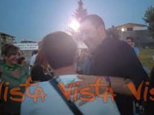 Salvini con calcoli renali a Pontida, una signora si avvicina per foto: Non tocchi la schiena