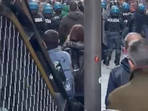 Scontri tra polizia e pro Pal a Torino