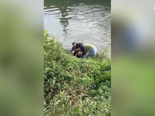 Padova, anziano finisce con l'auto in un canale: salvato da due passanti