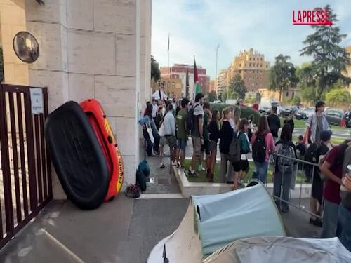 Medio Oriente, studenti bloccano gli ingressi della Sapienza
