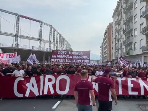 Torino, contestato il presidente granata Urbano Cairo: 5mila in corteo