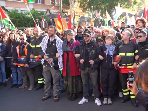Corteo Roma, Thunberg e Albanese in testa con i vigili fuoco