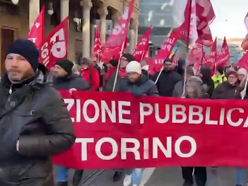 Sciopero generale, il corteo della Cgil a Torino: le immagini