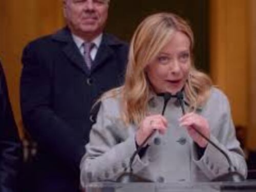 "Vi voglio bene, siamo una famiglia", gli auguri di Meloni ai dipendenti di Palazzo Chigi