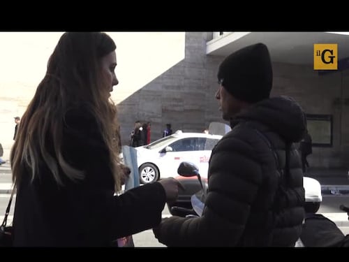 "Due euro per una mascherina", così gli abusivi speculano sul coronavirus