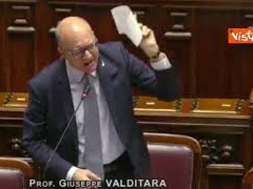 Valditara: "Falsità dall'opposizione sui femminicidi, vergogna". Bagarre in Aula alla Camera