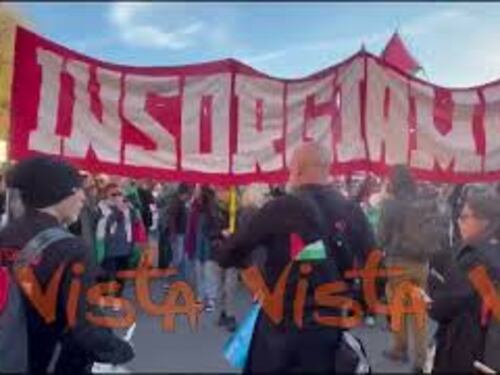 "Insorgiamo", lo striscione e la musica dei tamburi al corteo pro Palestina a Roma
