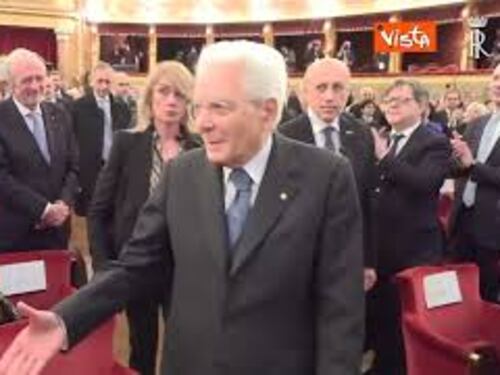 Applausi per Mattarella al Teatro Massimo di Palermo, "Capitale Italiana del Volontariato 2025"