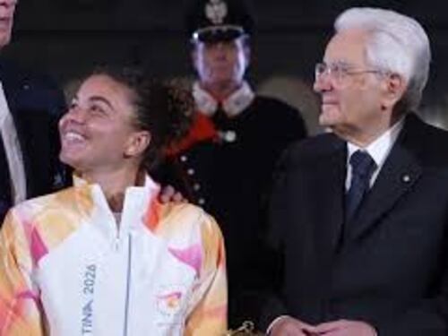 Mattarella accoglie la Fiamma Olimpica al Quirinale