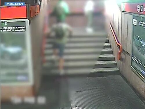 Milano, passeggeri scippati in metro in due minuti