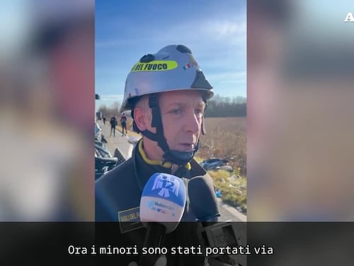 Auto contro corriera, un morto e nove feriti