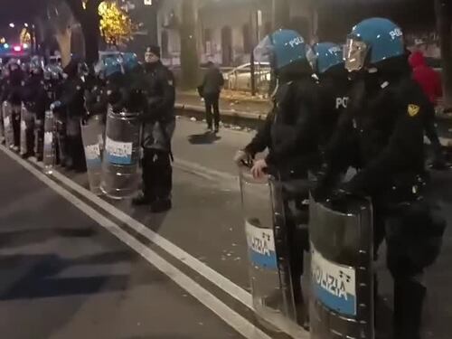 La polizia davanti ad Askatasuna